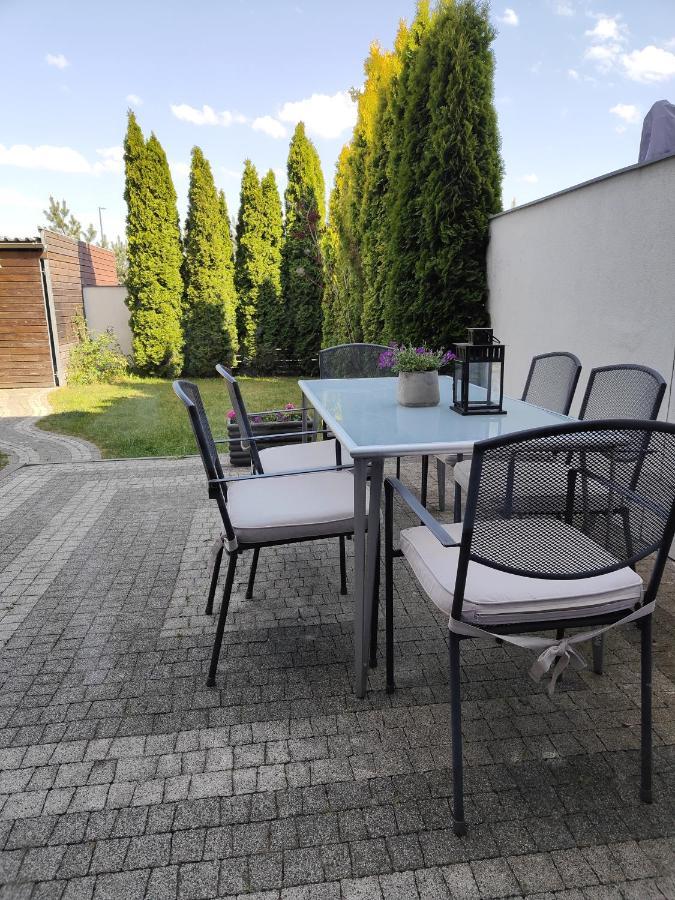 Dom Dabrowka Poznan Lägenhet Paledzie Exteriör bild